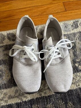 New Balance Women's Light Gray Knit Athletic Shoes